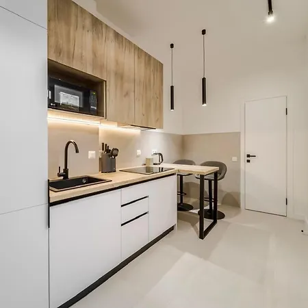 Ferenca Lista Apartment *